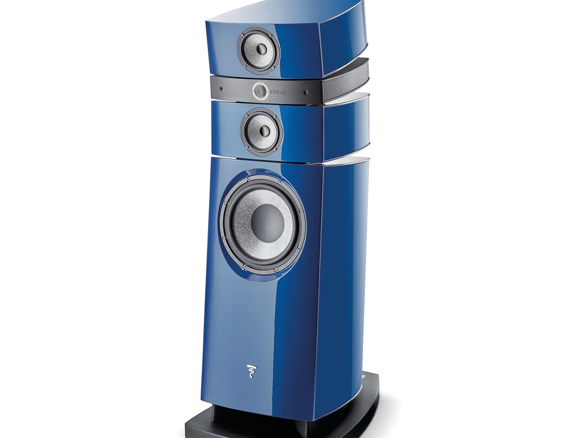 Caixa acústica de coluna Focal em laca azul alto brilho, três vias, com gabinete modular articulado