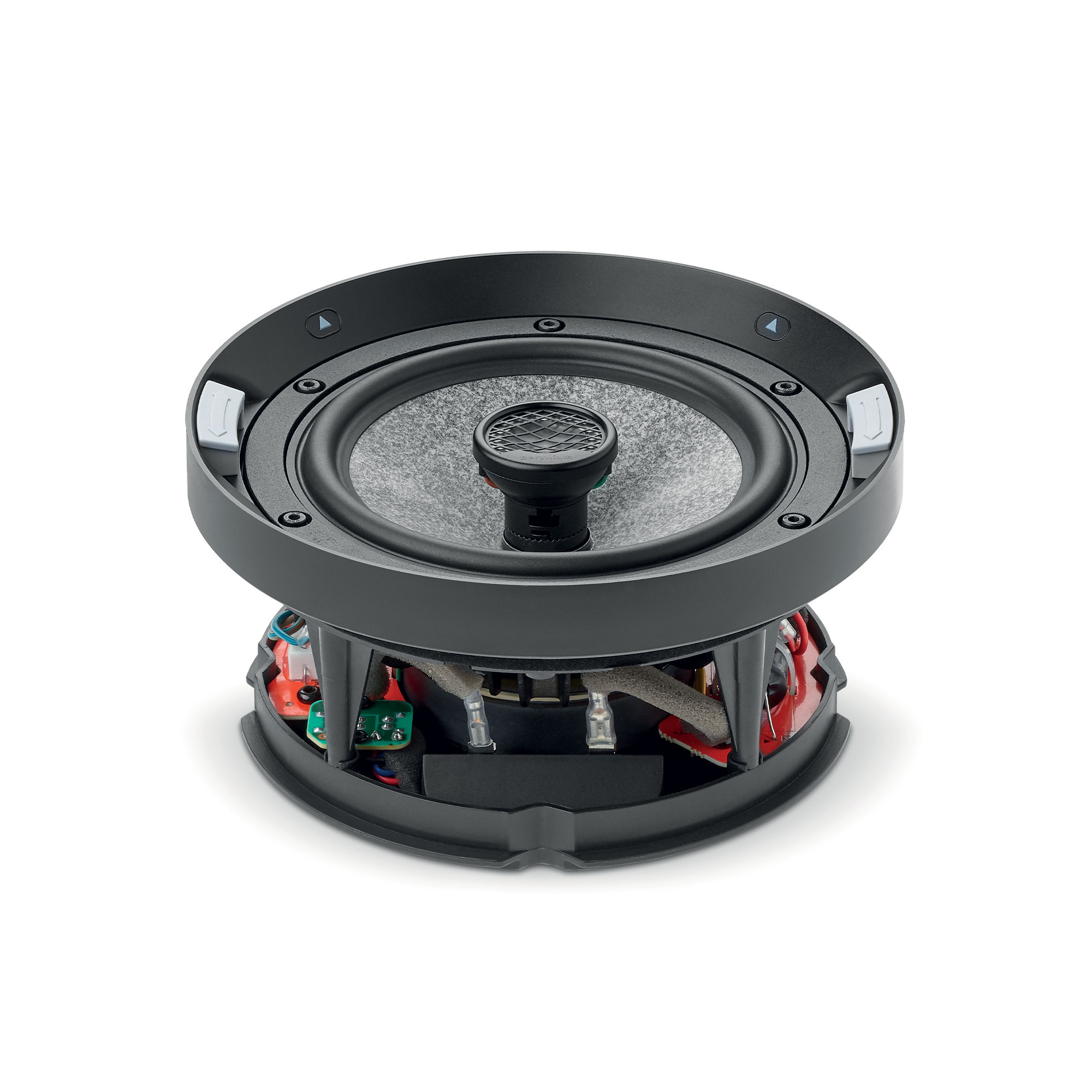 Focal 1000 ICW6 sem a grelha, em três quartos: cone W cinza, tweeter de berílio e travas do Easy Quick Install.
