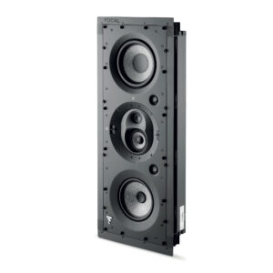 Focal 1000 IWLCR6 sem a grelha: grave W, plataforma central de médio e tweeter de berílio e radiador passivo.