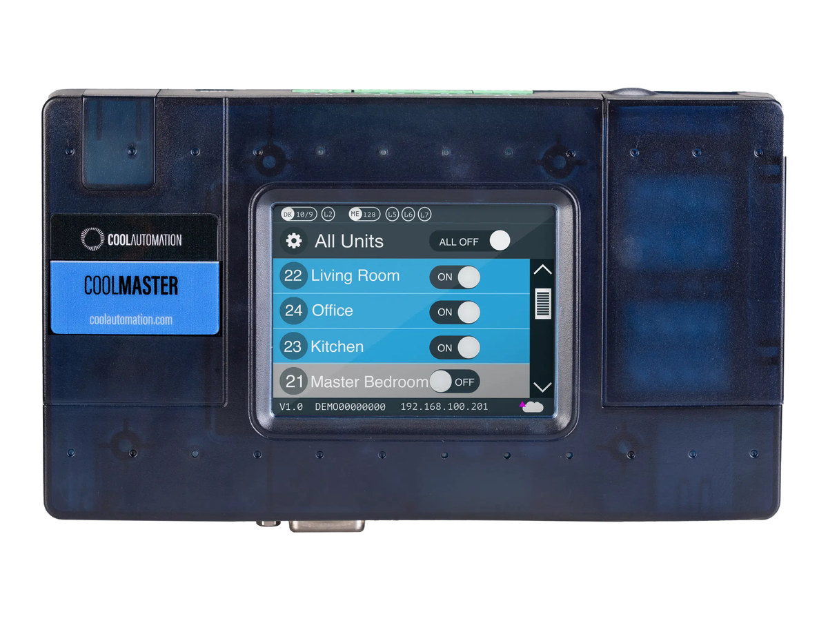 Gateway CoolAutomation CoolMaster com visor listando as unidades de ar-condicionado por cômodo